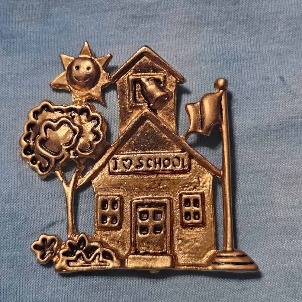 Vintage Gold Tone I ❤️ School Schoolhouse Brooch 90s Teacher Gift 2x2